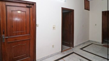 Room in 3 BHK Villa at Sector 50 – for Rent