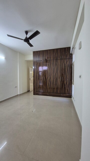 Room in 3 BHK Apartment at Sector 49 – for Rent