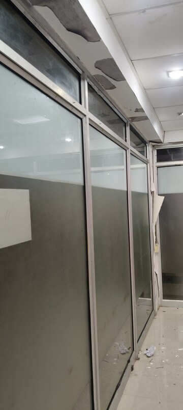 Furnished Amenities in  Office Space at Vardhman Star Shop Mall, Sector 19 – for Rent