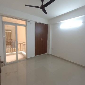 Room in 2.5 BHK Apartment at Supertech Cape Town, Sector 74 – for Rent