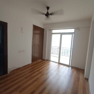 Room in 2.5 BHK Apartment at Supertech Cape Town, Sector 74 – for Rent
