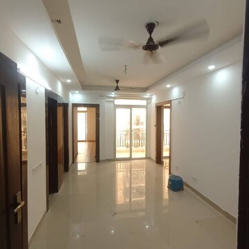 Building Lobby in 2.5 BHK Apartment at Supertech Cape Town, Sector 74 – for Rent