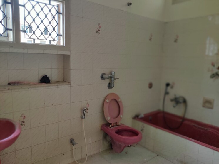 Bathroom, rmv 2nd stage 6+ Bedroom 4500 Sq.Ft. Independent House In Rmv 2nd Stage Bangalore 9129960