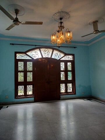 Living Room in 2 BHK Builder Floor at Sector 49 – for Rent