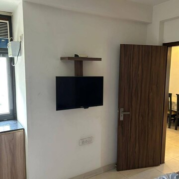 Room in 3 BHK Apartment at Express Zenith, Sector 77 – for Rent