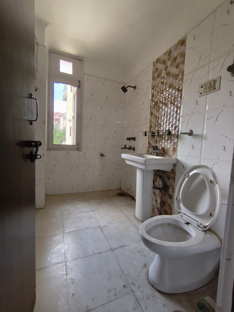 Bathroom, the-mahesh-cghs 3 Bedroom 1600 Sq.Ft. Apartment In Sector 21c Faridabad 9129970