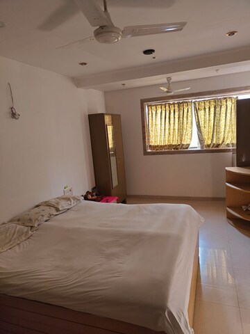 Bedroom in 2 BHK Apartment at Gamdevi – for Rent