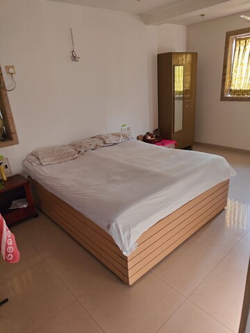 Bedroom in 2 BHK Apartment at Gamdevi – for Rent