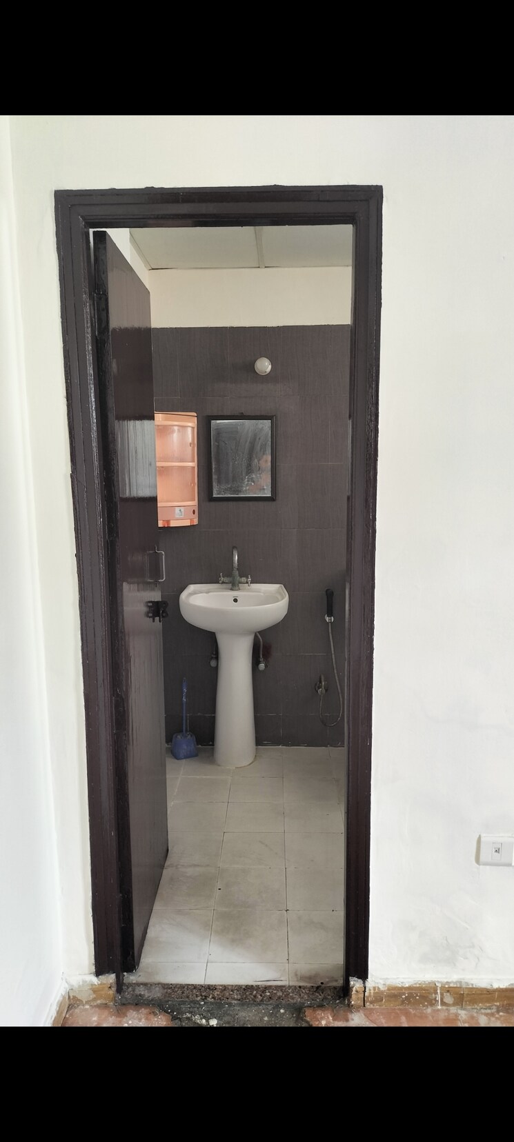Bathroom, srs-royal-hills 3 Bedroom 1450 Sq.Ft. Apartment In Sector 87 Faridabad 9129990