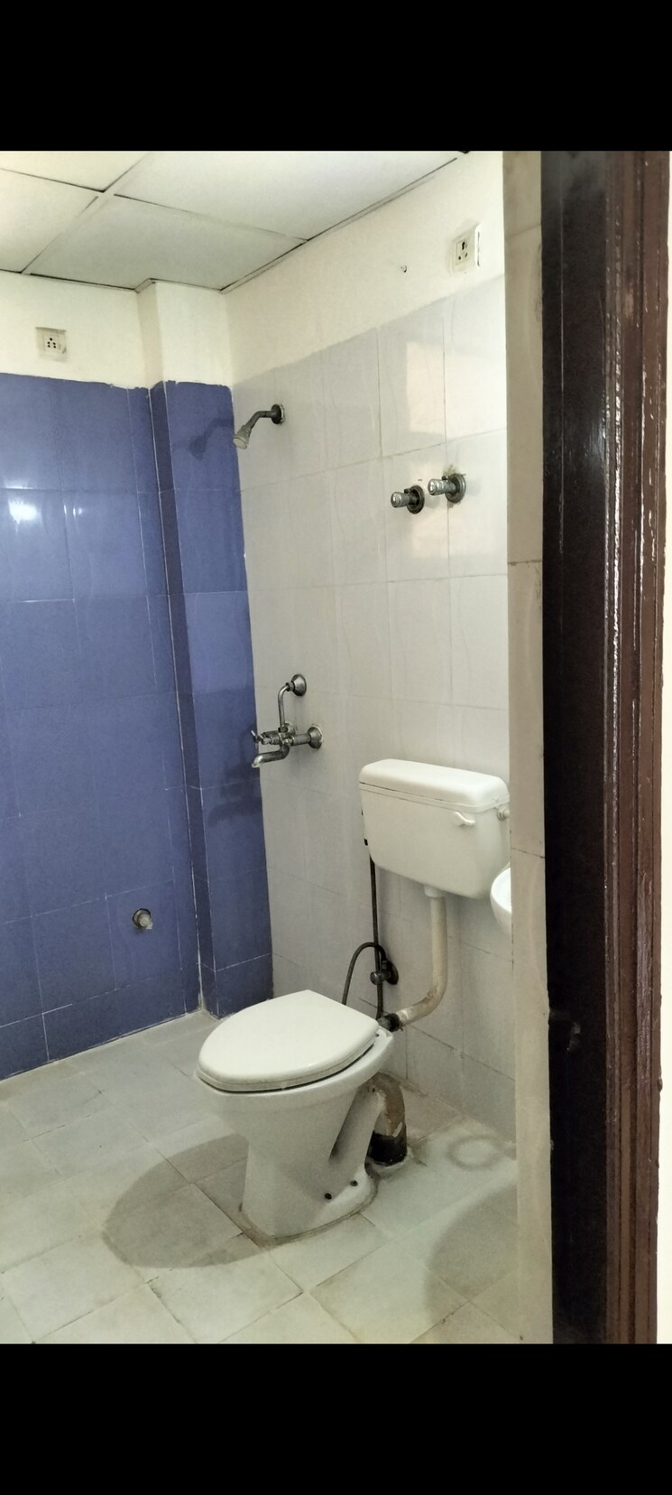 Bathroom, srs-royal-hills 3 Bedroom 1450 Sq.Ft. Apartment In Sector 87 Faridabad 9129990