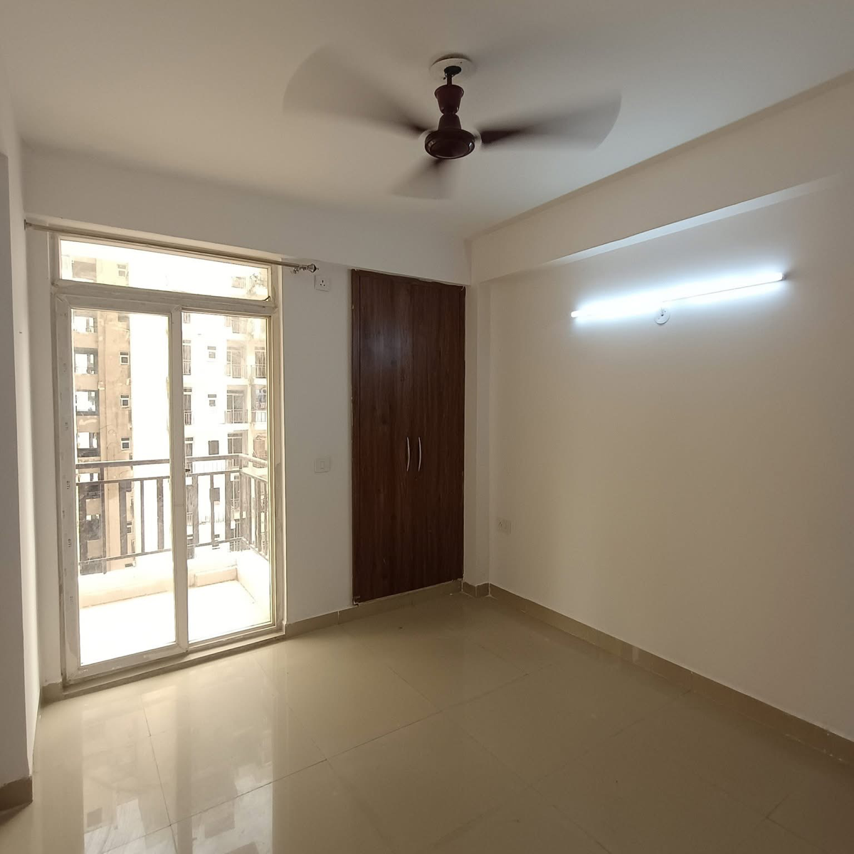 3 BHK + Study Room 915 Sq.Ft. Apartment in Express Zenith