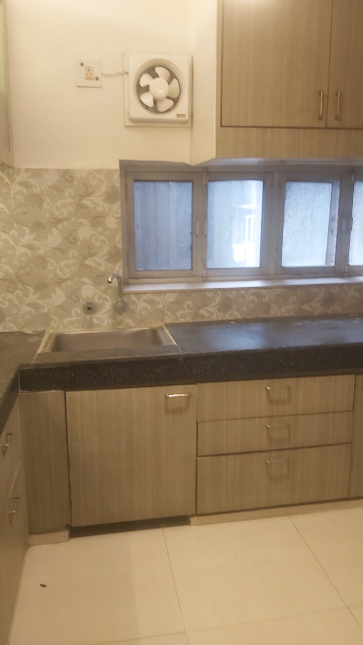Kitchen, mayur vihar phase 1 extension 3.5 Bedroom 1450 Sq.Ft. Apartment In Mayur Vihar Phase 1 Extension Delhi 9130038