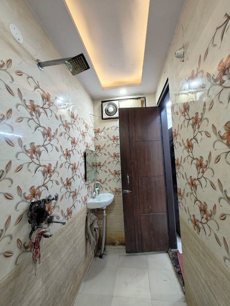 Bathroom, govindpuri 1 RK 250 Sq.Ft. Builder Floor In Govindpuri Delhi 9130003
