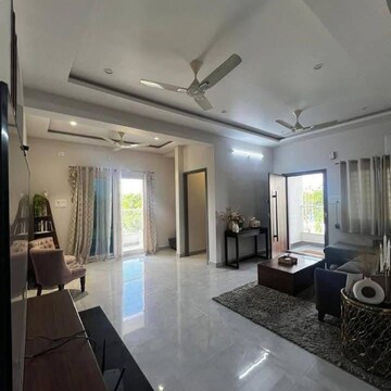 Team Area in 3 BHK Apartment at Express Zenith, Sector 77 – for Rent