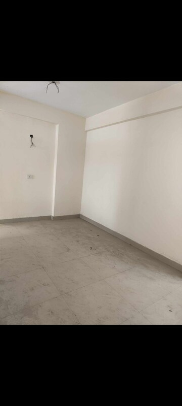 Room in 2 BHK Apartment at Conscient Habitat 78, Sector 78 – for Rent