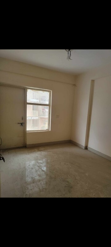 Room in 2 BHK Apartment at Conscient Habitat 78, Sector 78 – for Rent