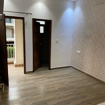 Room in 3 BHK Apartment at Maya Garden City, Nagla Road – for Rent