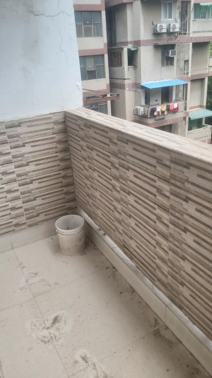 Balcony, mayur vihar phase 1 extension 3.5 Bedroom 1450 Sq.Ft. Apartment In Mayur Vihar Phase 1 Extension Delhi 9130038