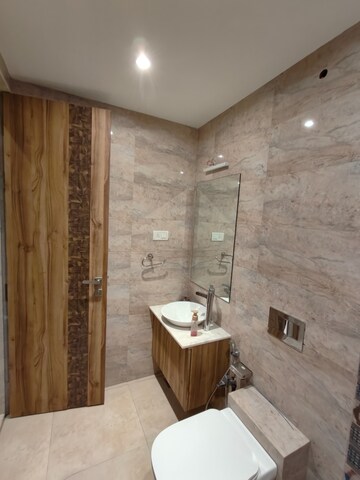 Bathroom in 4 BHK Apartment at Tardeo – for Rent