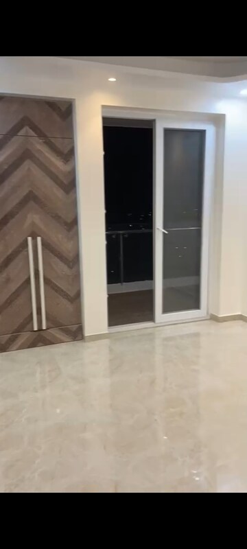 Room in 3 BHK Apartment at Omaxe Royal Residency Faridabad, Sector 79 – for Rent