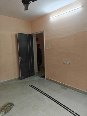 Room in 1 BHK Apartment at Andheri East – for Rent