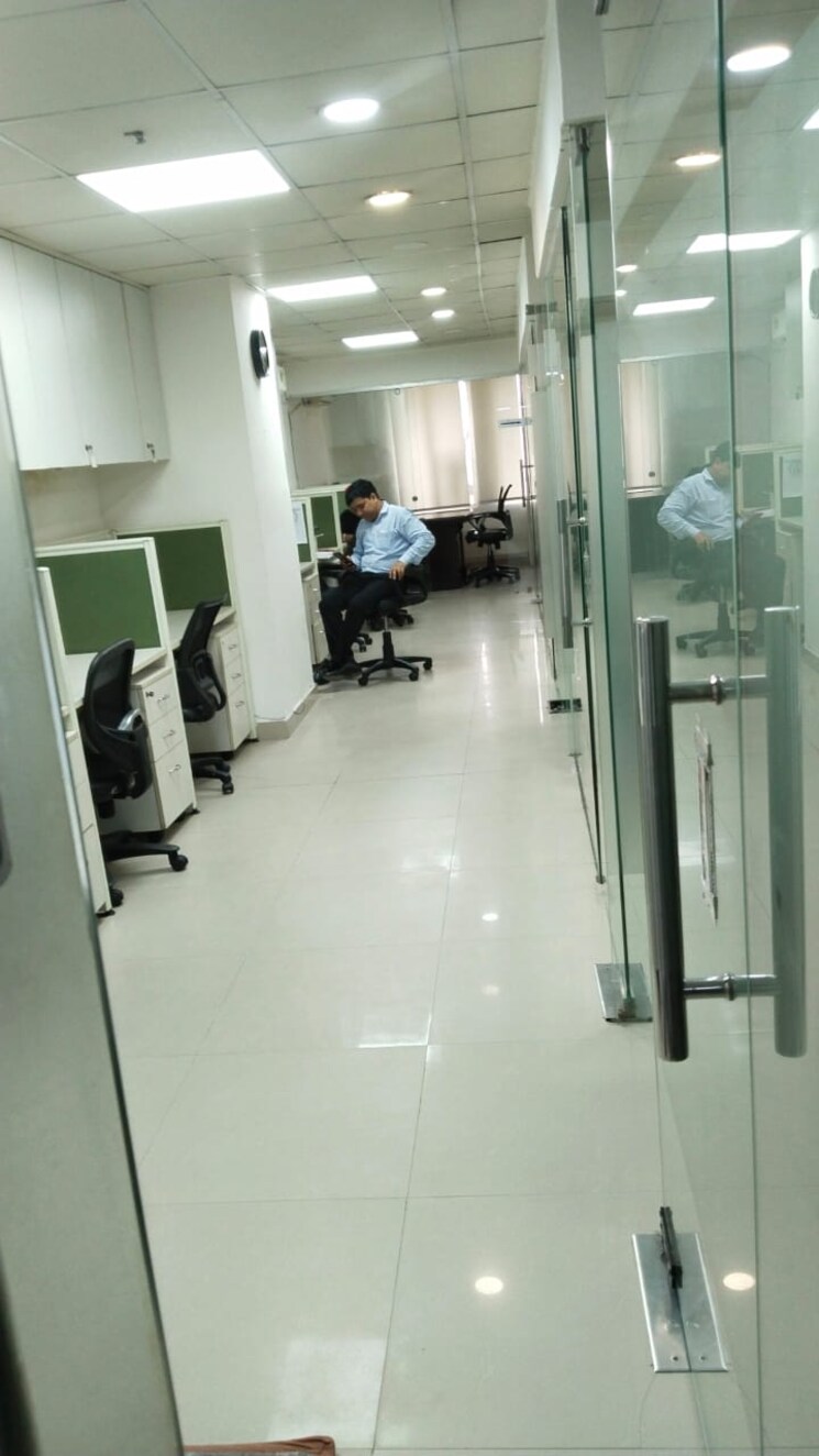  Parking, connaught place Commercial Office Space 1210 Sq.Ft. In Connaught Place Delhi 9130066