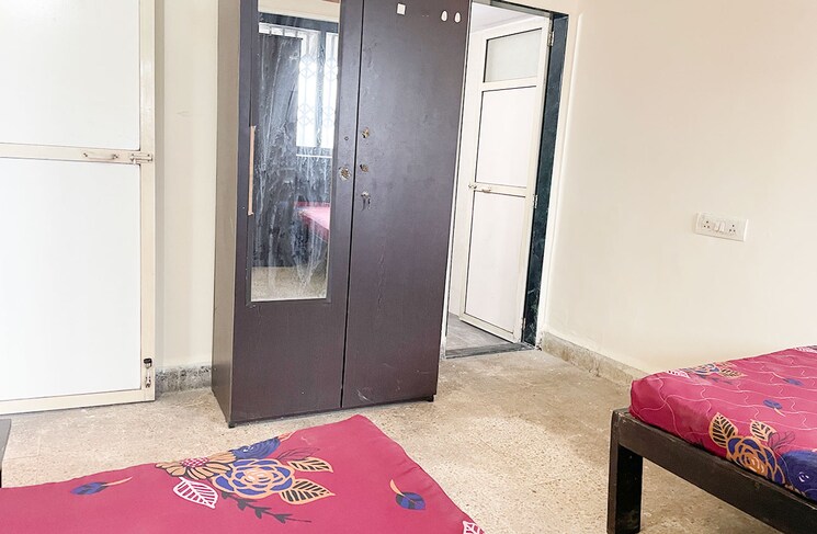 Room, naupada Pg For Girls In Naupada 9130069