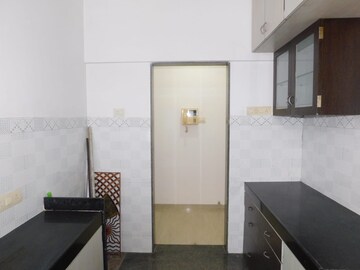 Room in 2 BHK Apartment at Kalpataru Estate Mumbai, Jogeshwari East – for Rent