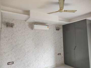 Bathroom in 5 BHK Apartment at Saan Verdante, Sector 95 – for Rent