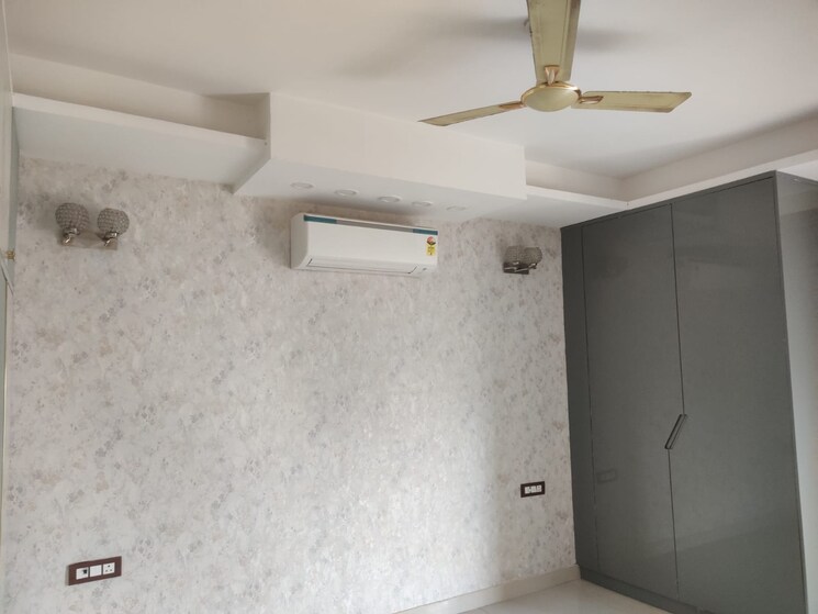 Bathroom, saan-verdante 5 Bedroom 3548 Sq.Ft. Apartment In Sector 95 Gurgaon 9130104