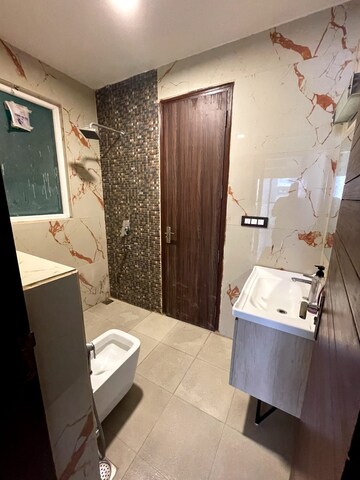 Bathroom in 5 BHK Apartment at Saan Verdante, Sector 95 – for Rent