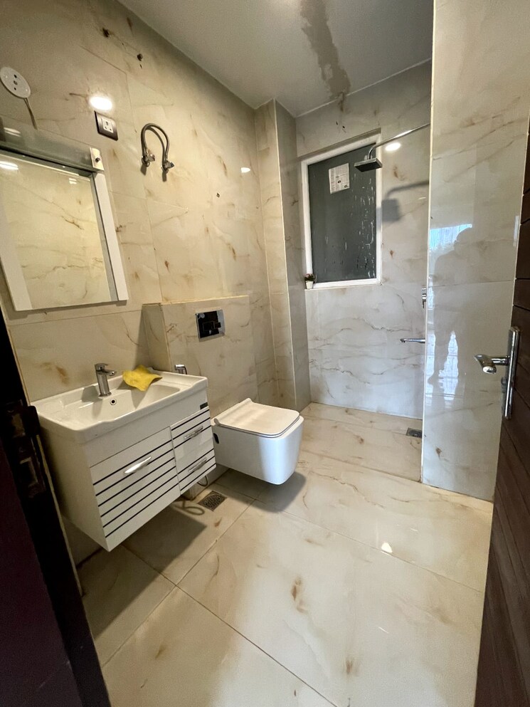 Bathroom, saan-verdante 5 Bedroom 3548 Sq.Ft. Apartment In Sector 95 Gurgaon 9130104