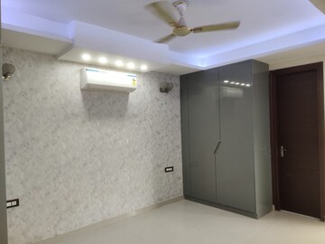 Room in 5 BHK Apartment at Saan Verdante, Sector 95 – for Rent