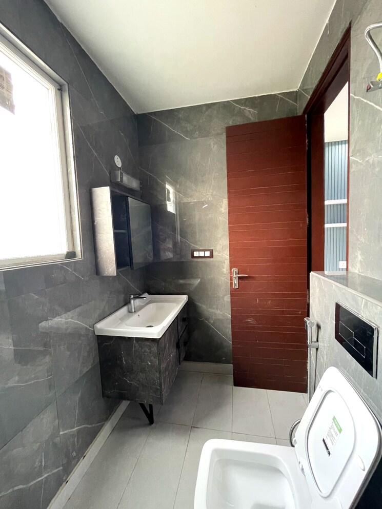 Kitchen, saan-verdante 5 Bedroom 3548 Sq.Ft. Apartment In Sector 95 Gurgaon 9130104