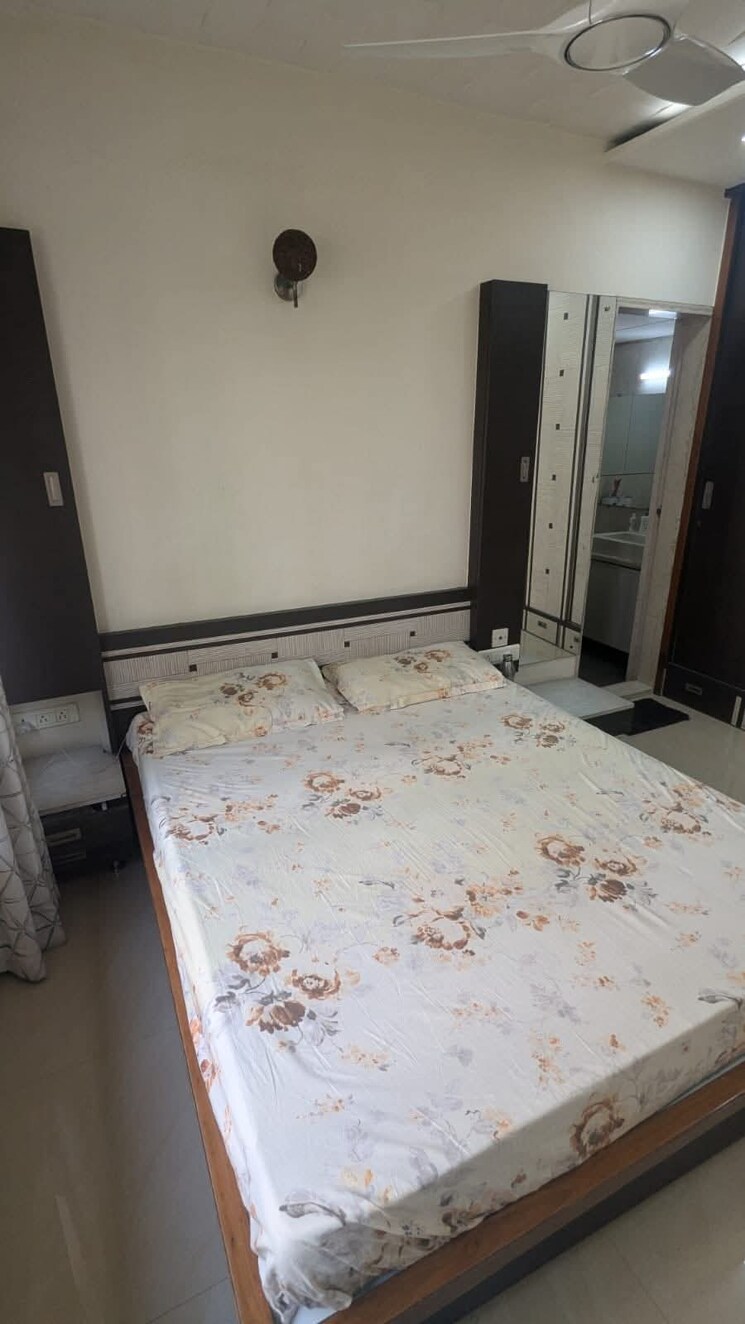 Room, andheri west 2 Bedroom 700 Sq.Ft. Apartment In Andheri West Mumbai 9130116