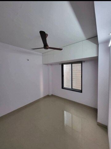 Room in 1 BHK Apartment at Goregaon West – for Rent