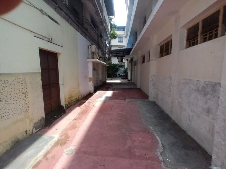  Parking, ernakulam Commercial Office Space 12000 Sq.Ft. In Ernakulam Kochi 9130129