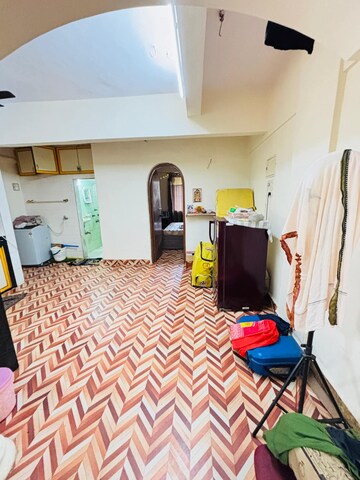 Room in 2 BHK Apartment at Andheri West – for Rent