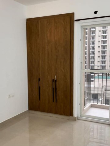Room in 3 BHK Apartment at ATS Happy Trails, Sector 10 Greater Noida – for Rent