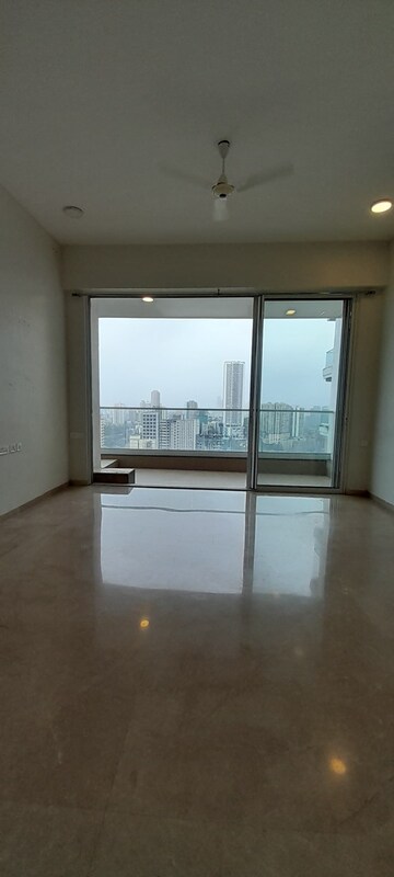 Room in 2 BHK Apartment at Gundecha Trillium, Kandivali East – for Sale