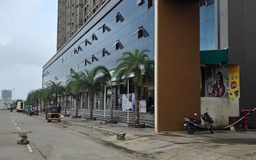 Showroom For Sale in Nice World, Mumbra