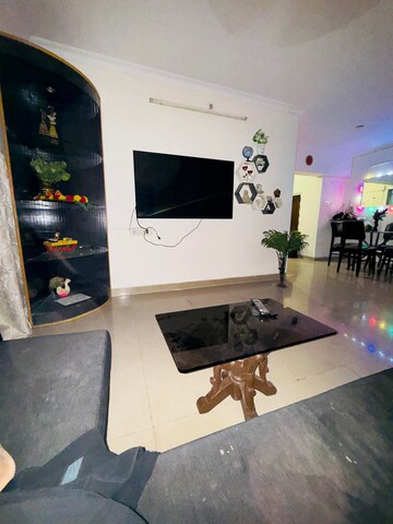 Furnished Amenities in 2 BHK Apartment at Andheri West – for Rent