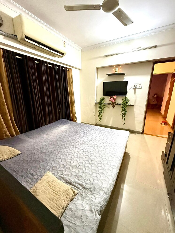 Bedroom, andheri west 2 Bedroom 800 Sq.Ft. Apartment In Andheri West Mumbai 9130277