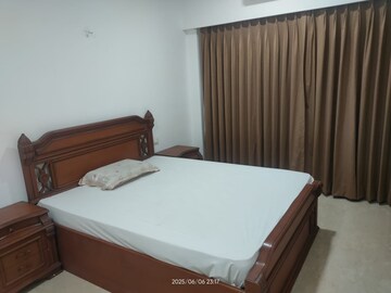 Master Bedroom in 2.5 BHK Apartment at Platinum Life, Andheri West – for Rent