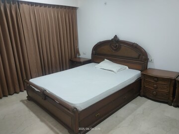 Master Bedroom in 2.5 BHK Apartment at Platinum Life, Andheri West – for Rent