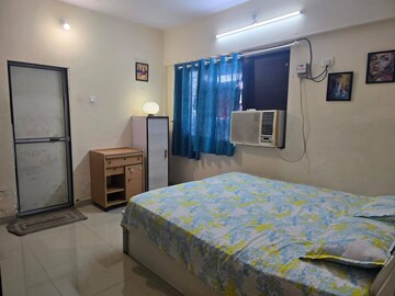 Bedroom in 2 BHK Apartment at Andheri West – for Rent