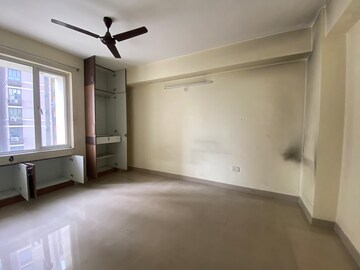 Room in 3 BHK Apartment at Bengal Dcl Sampoorna, Rajarhat – for Rent