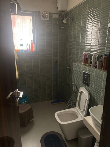 Master Bedroom in 3 BHK Apartment at Andheri West – for Rent