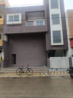  Showroom For Sale in Scheme 78