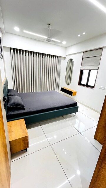 Team Area in 3 BHK Apartment at Andheri West – for Rent